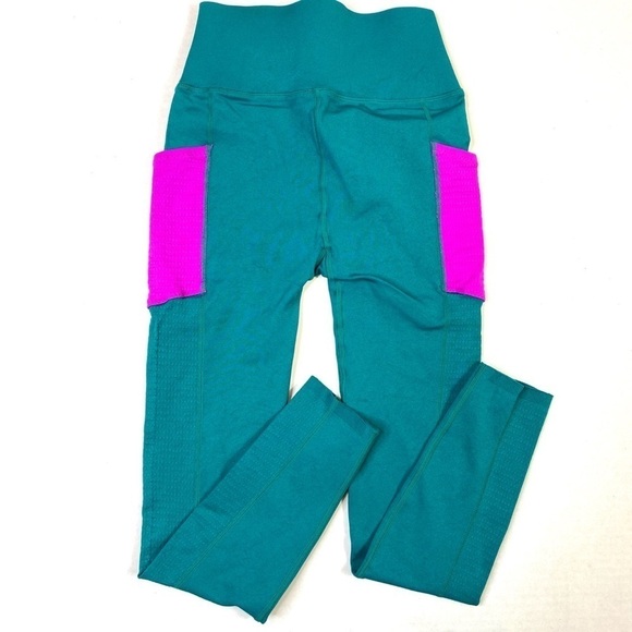 Fabletics High-Waisted Sculptknit Pocket Legging - Picture 8 of 9